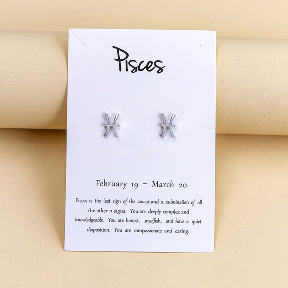 **JULANE* Silver Pisces Fashion Horoscope Earrings - Picture 1 of 1
